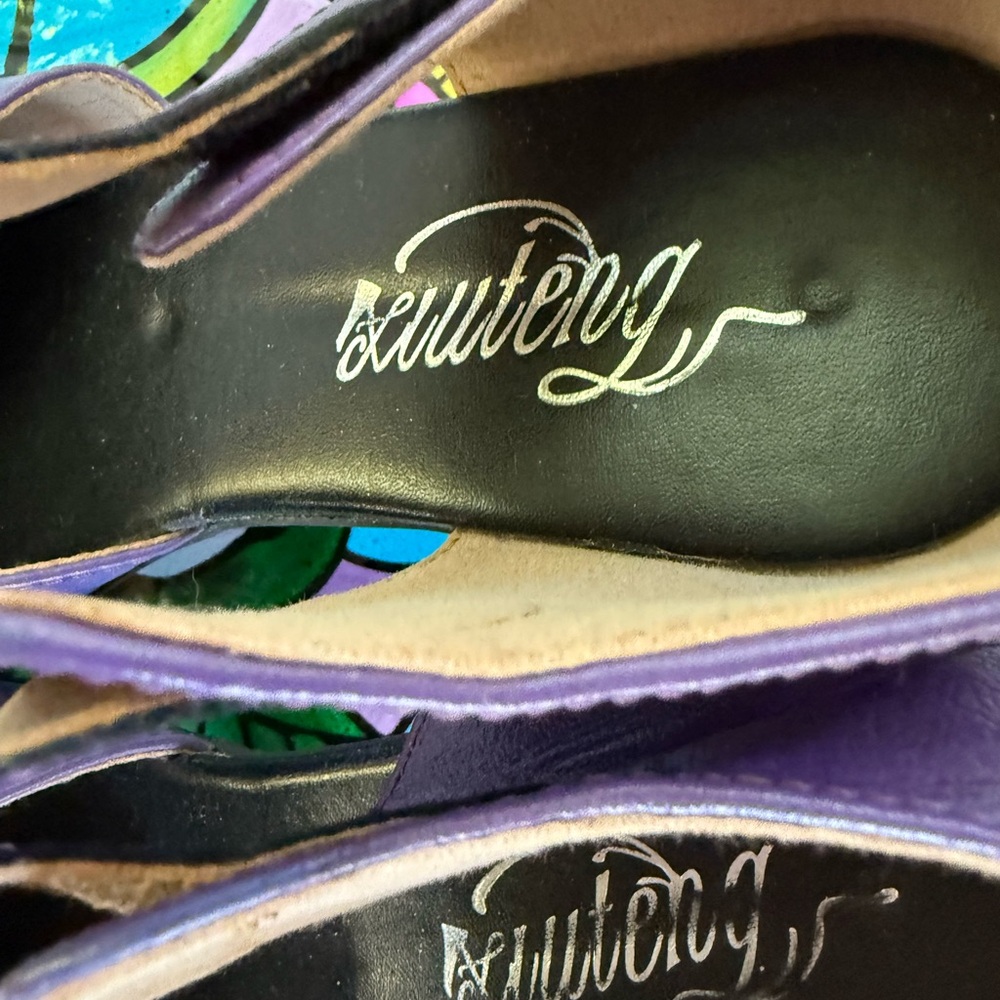 Delightful Size 8 Leather Purple Peep Toe 1.5inch heels with Floral Accent - Picture 4 of 7